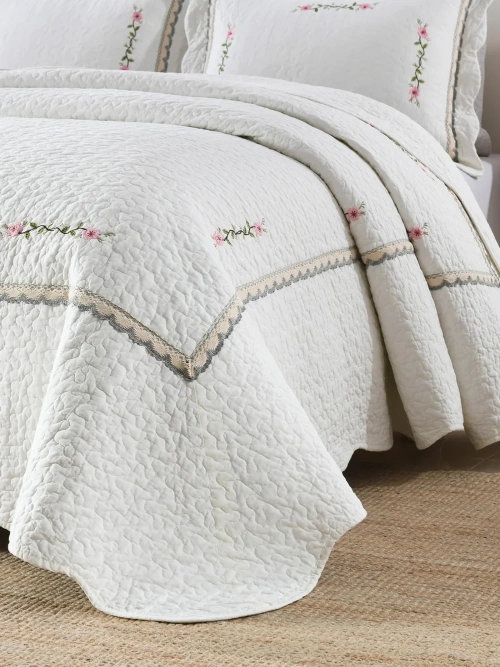 3 PIECE 100% COTTON QUILT SET, OVERSIZED LIGHTWEIGHT EMBROIDERED BEDSPREAD